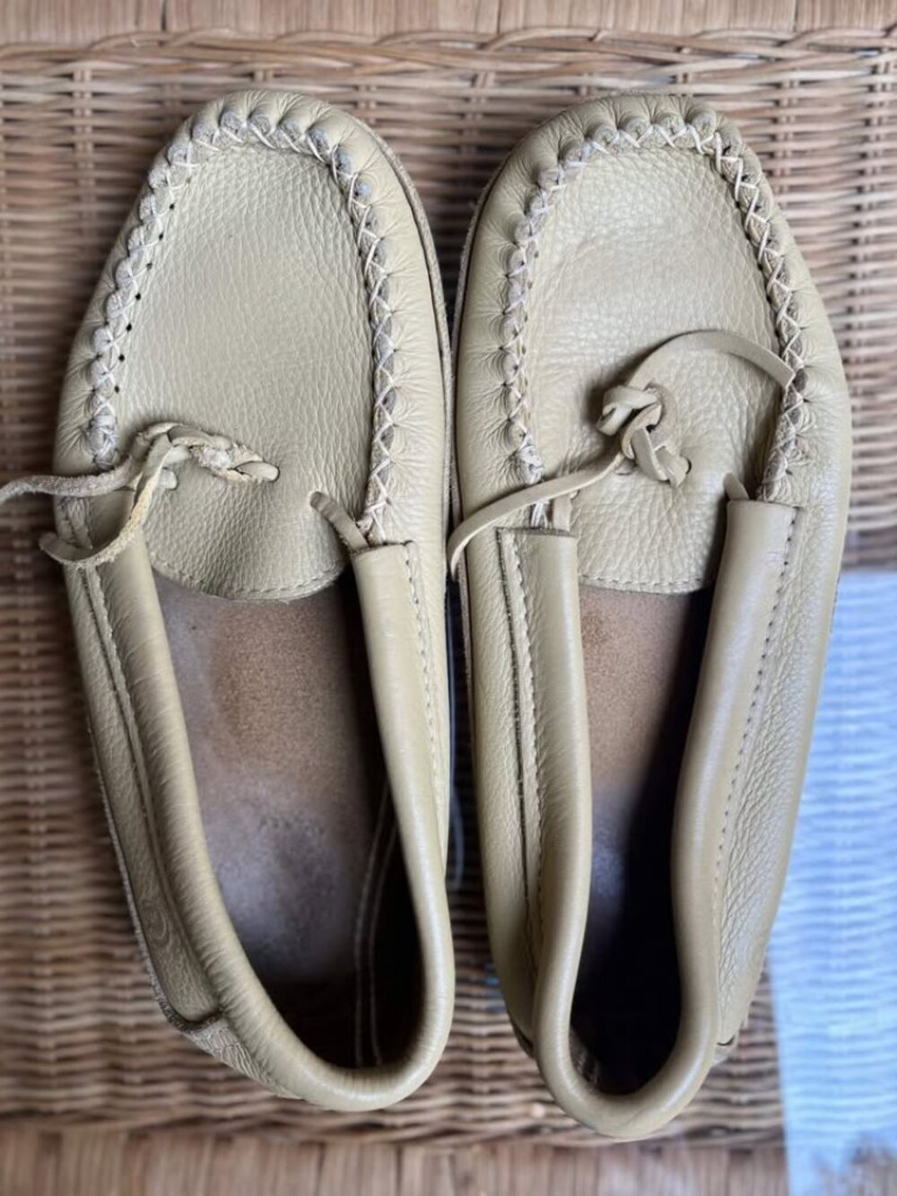 Unisex Hand Stitched Leather Mocassins Size 8 Mens